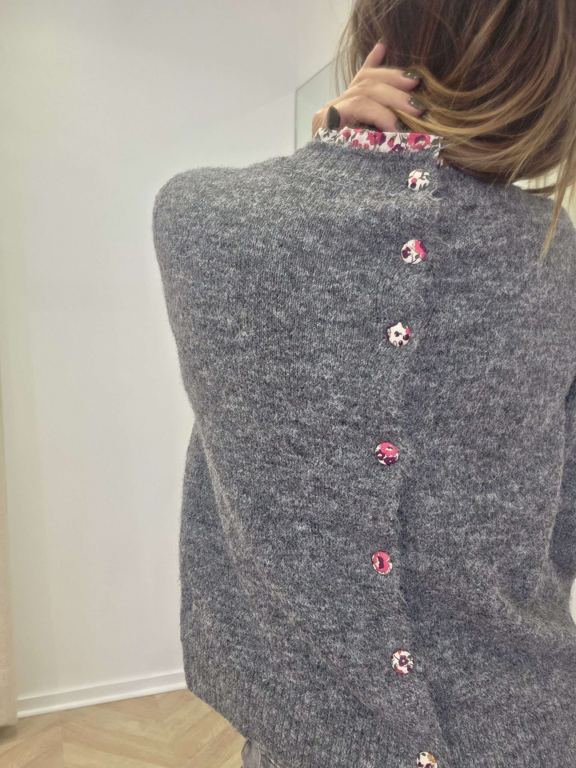 Pull Janis boutons dans le dos – Image 3