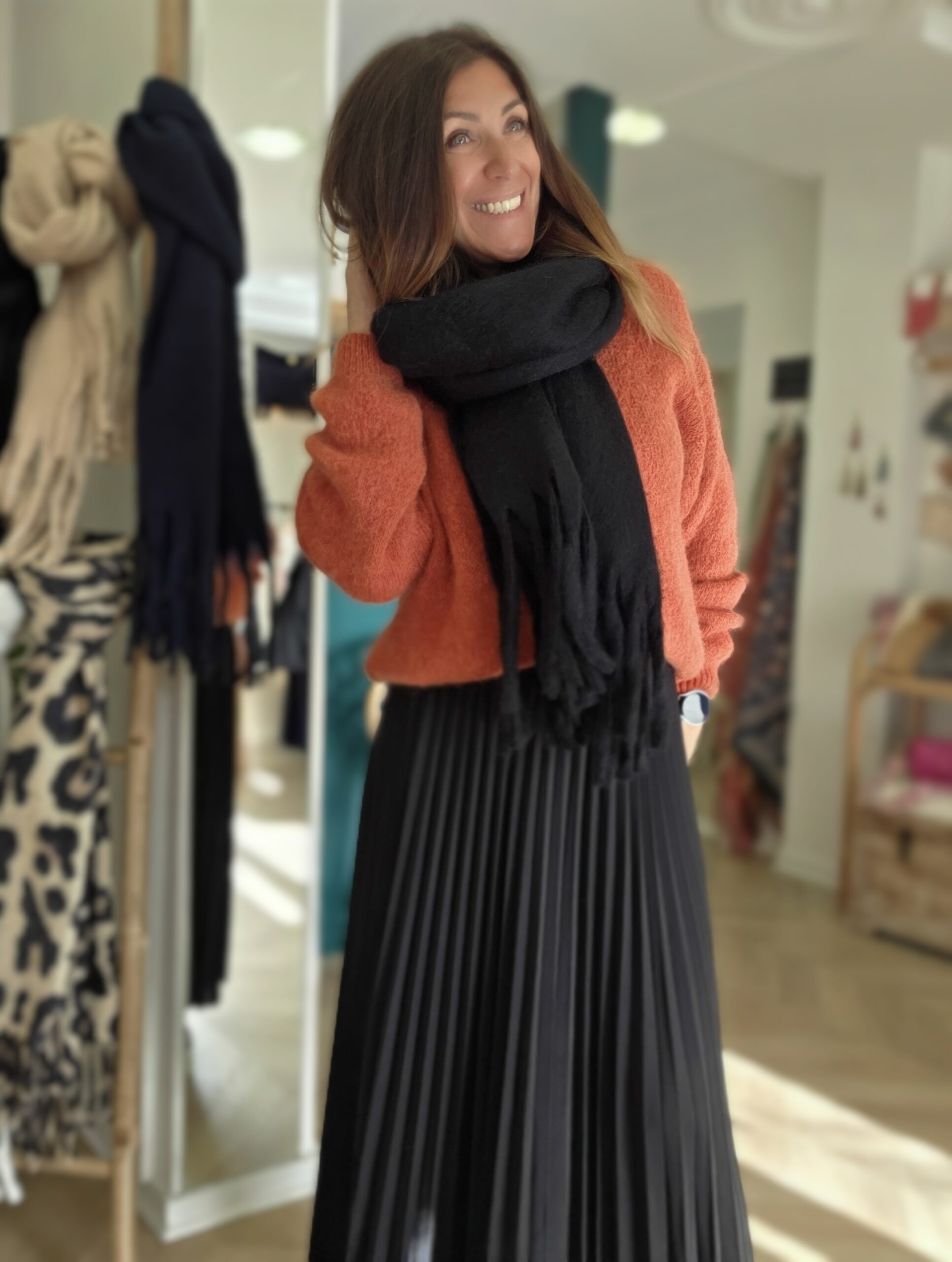 Jupe plissée Eugenie noir – Image 3