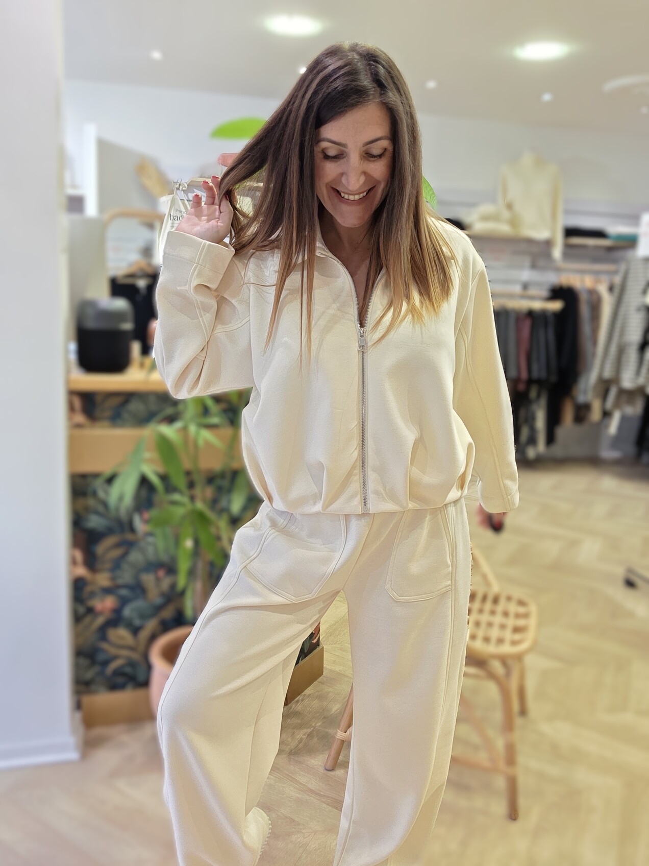 Ensemble Oxane crème jogging, veste zippée et bas Cosmo coupe droite, taille SM