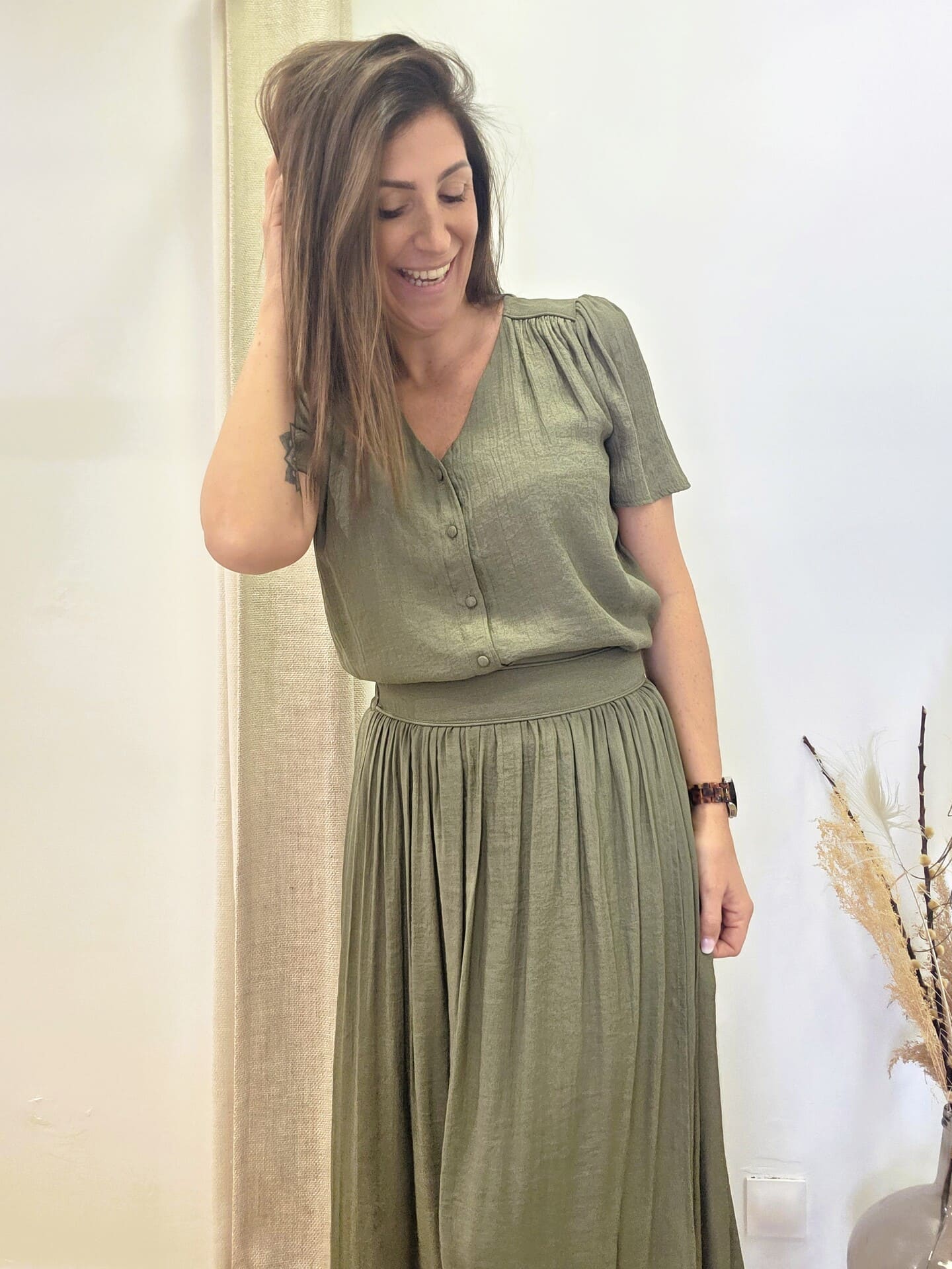 Jupe Vinciane en viscose kaki fluide – Image 2