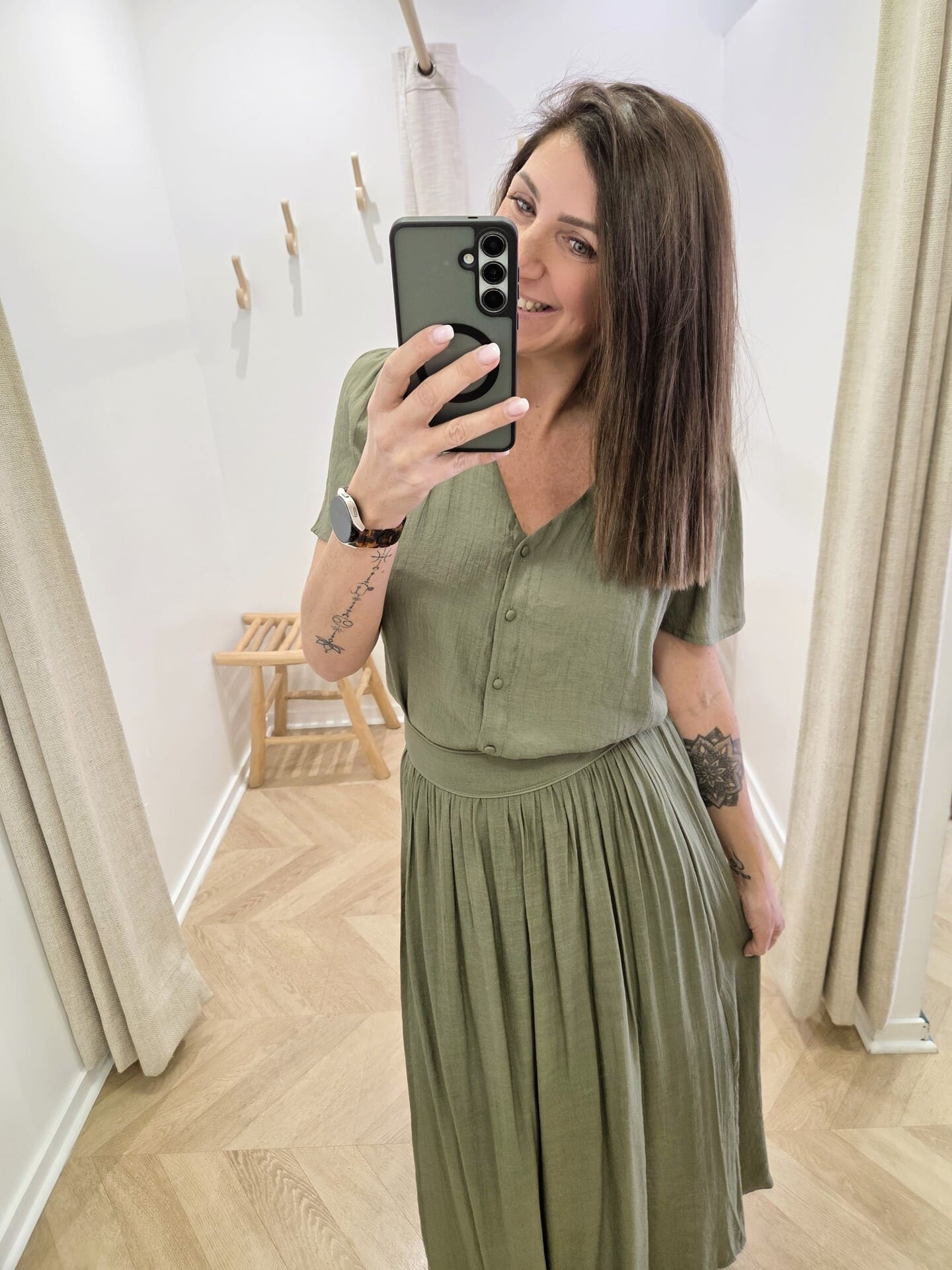 Jupe Vinciane en viscose kaki fluide – Image 4