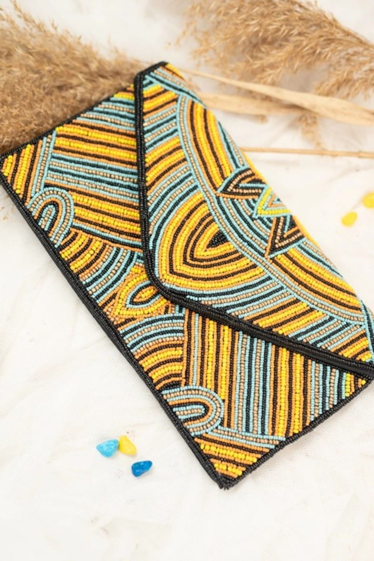 Pochette perlée jaune