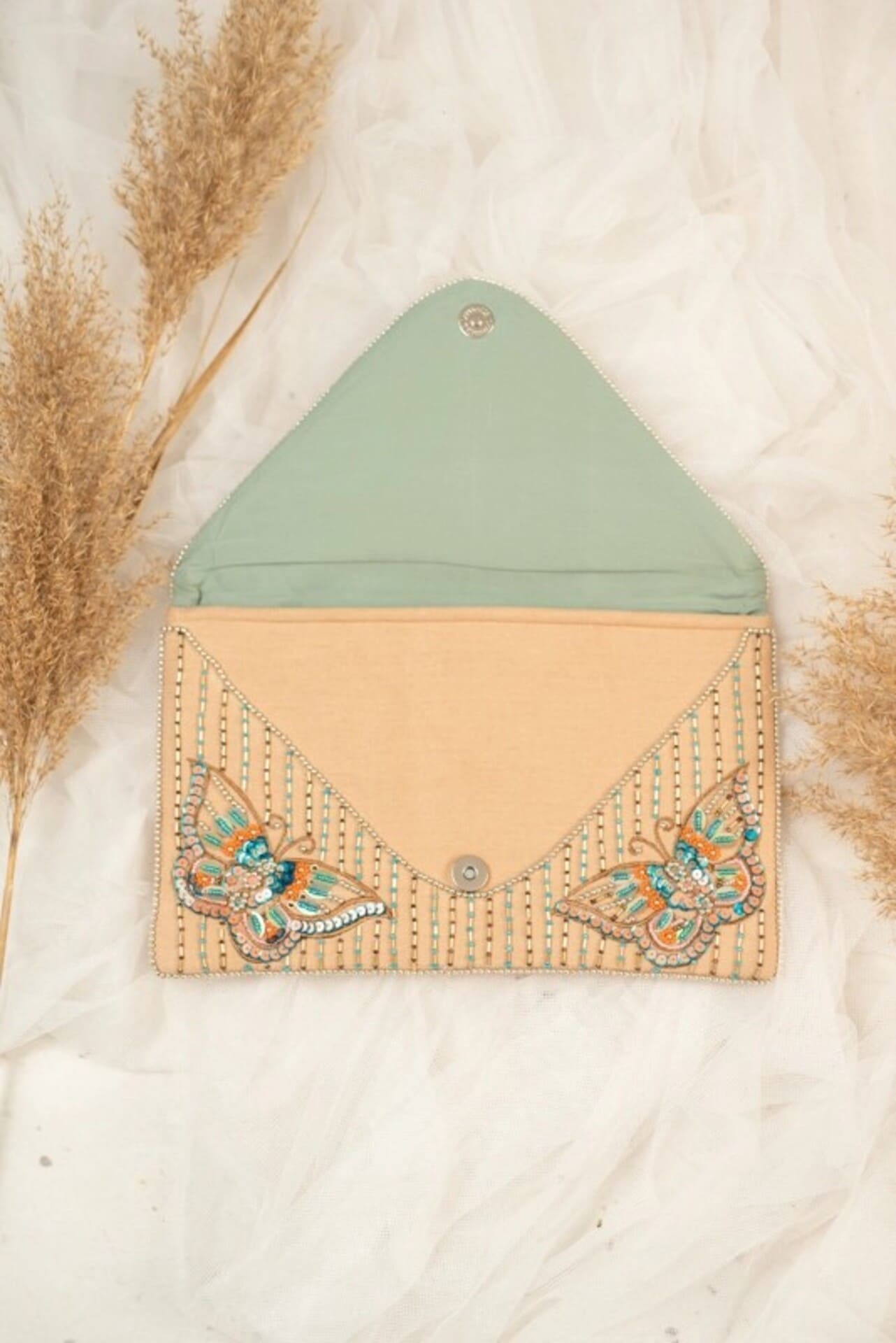 Pochette perlée papillons – Image 4